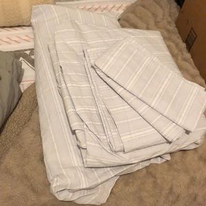 Light grey/ white stripped cal king sheets